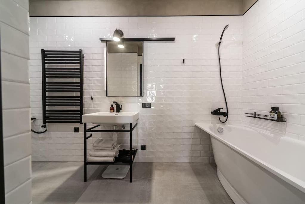 3 Storey Apartment With A Character And A Terrace Рига Екстериор снимка