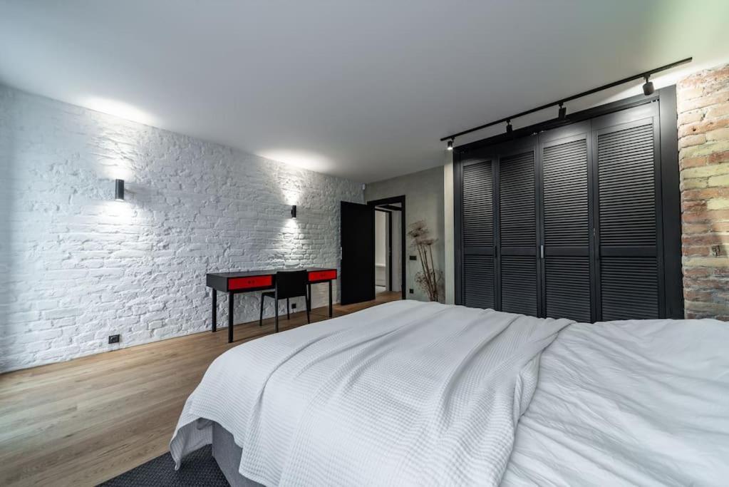 3 Storey Apartment With A Character And A Terrace Рига Екстериор снимка