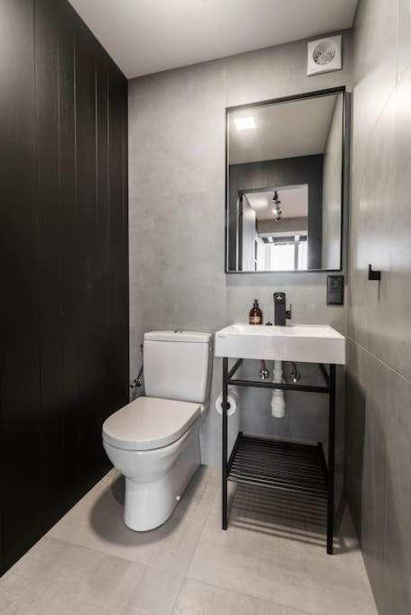 3 Storey Apartment With A Character And A Terrace Рига Екстериор снимка